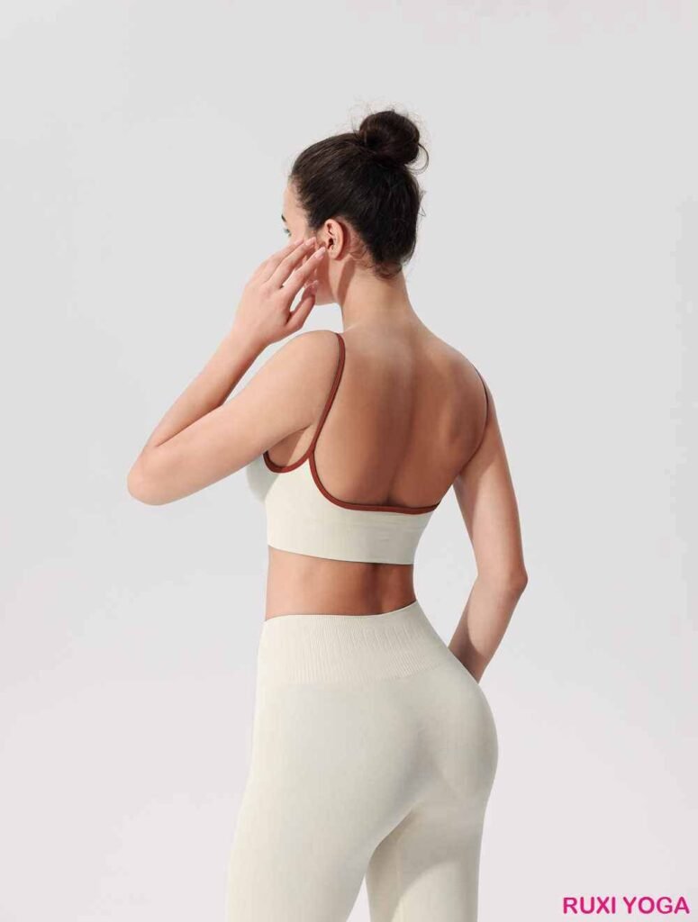 двухслойные спортивные шорты