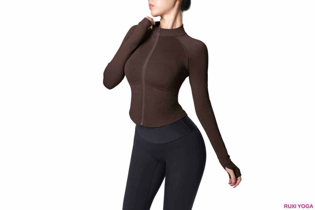 черные блестящие велосипедные шорты