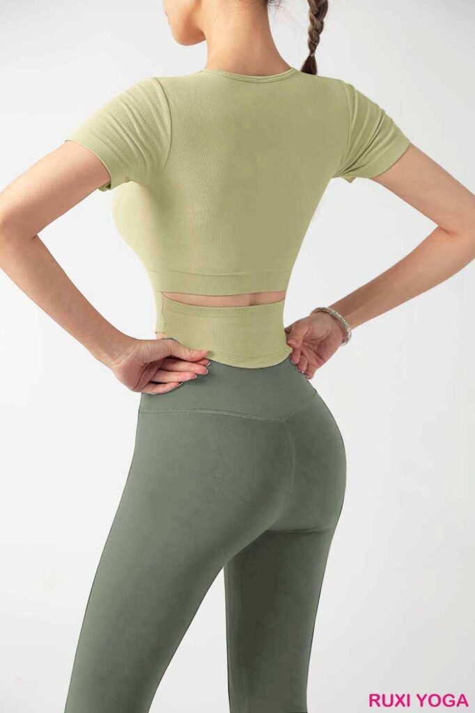 быстросохнущий спортивный костюм