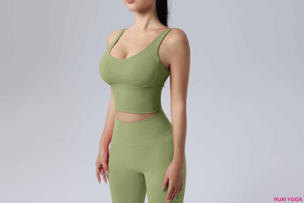 бесшовные черные велосипедные шорты