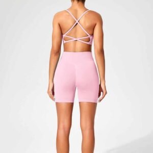 короткие спортивные шорты